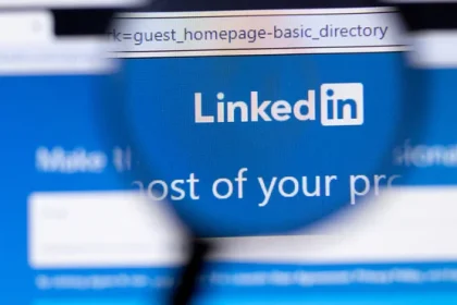 LinkedIn Şirket Sayfası Mesajlaşmasını Tüm Markalara Sunuyor